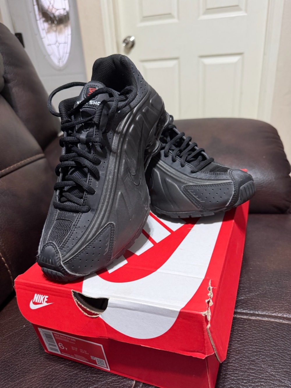 Nike Men’s Black Athletic Sneakers with Subtle Red Accent